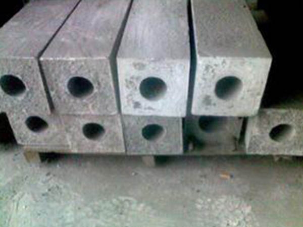 Low cement castable